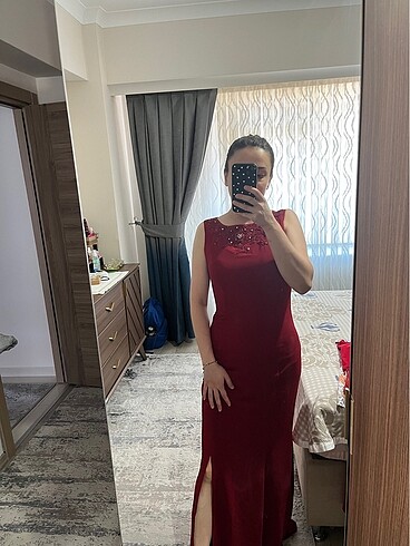 Diğer Kadın kırmızı abiye
