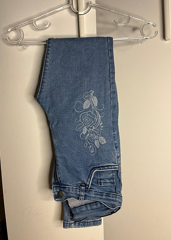 Diğer Nakışlı ve Tokalı Mavi Kadın Kot Pantolon
