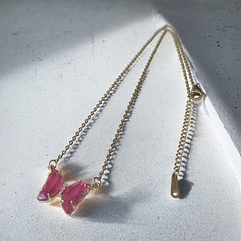  Beden Pembe Kelebek Gold Kolye
