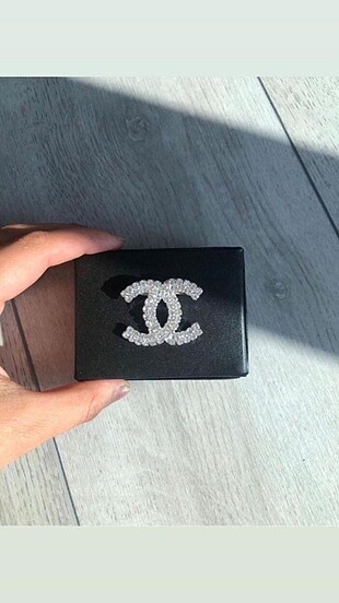 Chanel broş