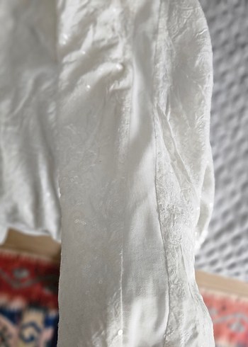 V Yakalı Dökümlü Pullu Bluz - Görsel 9