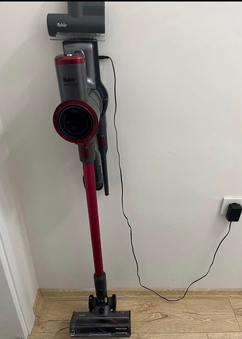 Fakir Kırmızı Kablosuz Dikey Elektrikli Süpürge