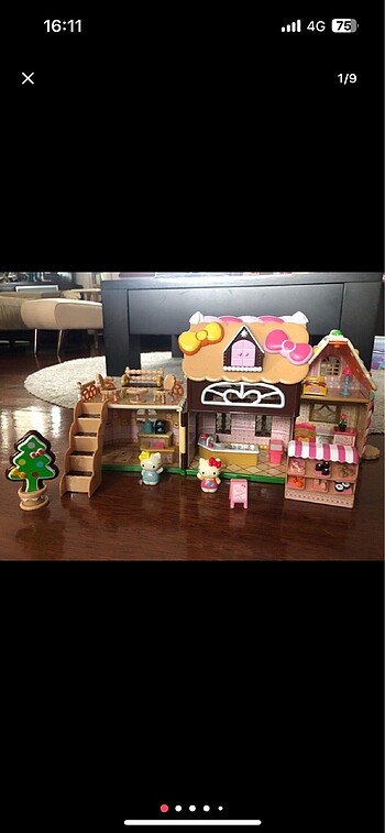 Hello kitty cafe