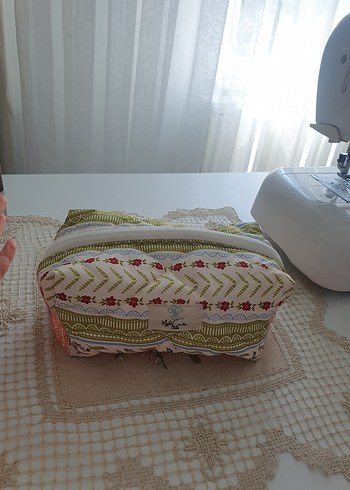 Beden çeşitli Renk Çiçek Desenli Pastel Makyaj Çantası