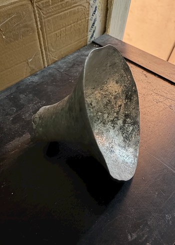 Gri Eski Metal Vazo - Görsel 2