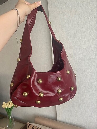 Bordo zımbalı çanta