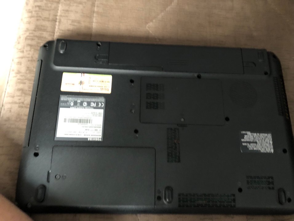 Siyah Toshiba Dizüstü Bilgisayar - Görsel 3