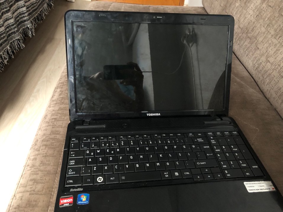 Siyah Toshiba Dizüstü Bilgisayar - Görsel 2