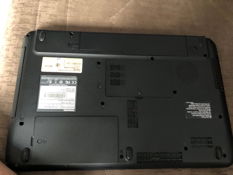 Siyah Toshiba Dizüstü Bilgisayar - Görsel 4