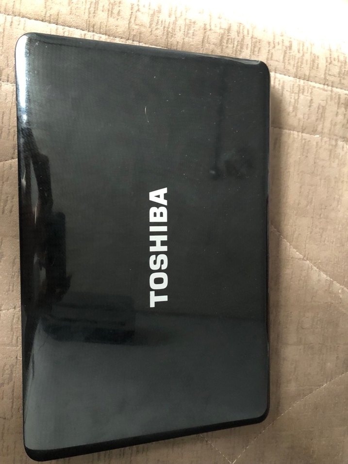 Siyah Toshiba Laptop - Görsel 2