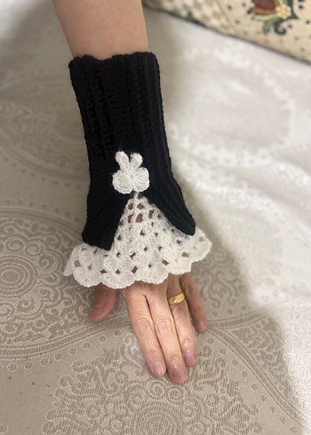 Dantel Detaylı Siyah Triko Eldiven - Görsel 4