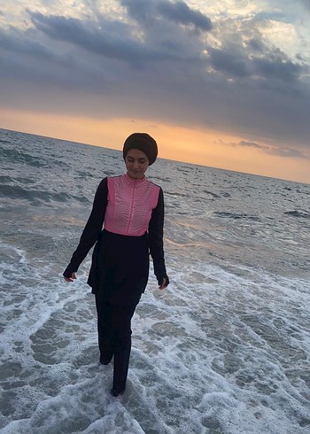 Pembe Yüksek Yakalı tesettür mayo 
5 parçadan oluşmakta. - Görsel 2