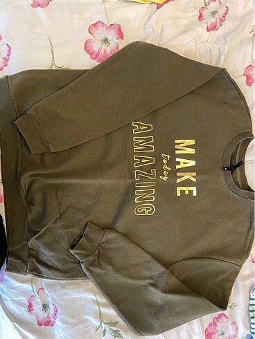Sweatshirt