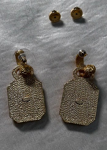  Beden Chanel vintage Altın Renkli Midi Küpeler