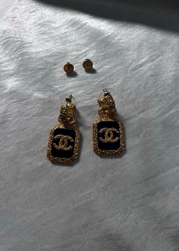 Chanel Chanel vintage Altın Renkli Midi Küpeler