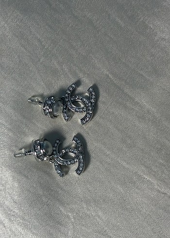 Beden chanel küpe
