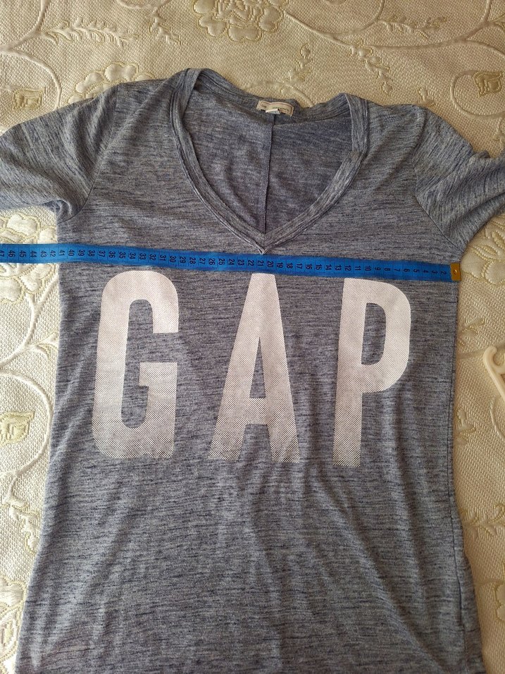 GAP Gri V Yaka Kadın Tişört - Görsel 5