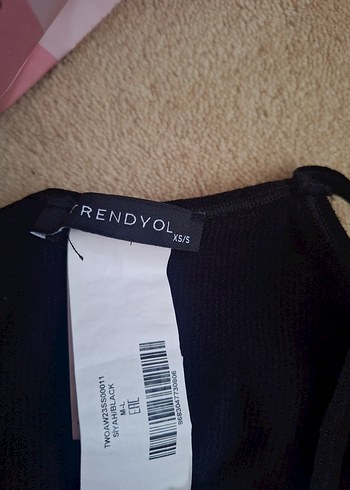 Siyah Kolsuz Mini Yüksek Yakalı Kadın Atlet - Görsel 5