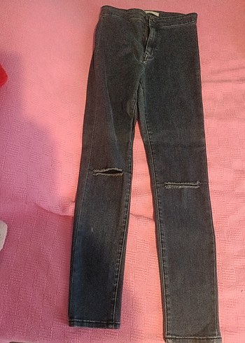 Gri Yırtıklı Dar Kesim Kadın Jean