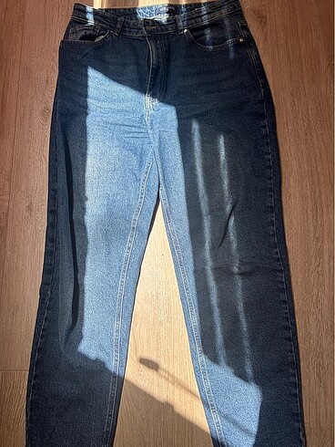 LCW JEANS mom modelidir.