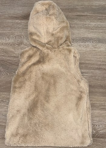 Koton Kız Çocuk Bej Kürklü Kapüşonlu Yelek - Görsel 4