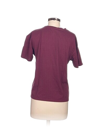 40 Beden Primark T-shirt %70 İndirimli.