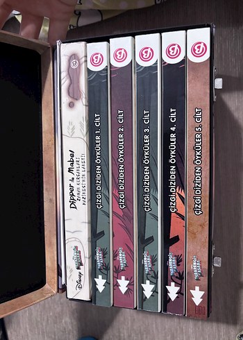 Esrarengiz Kasaba Ahşap Kutu Koleksiyon Kitap - Görsel 2