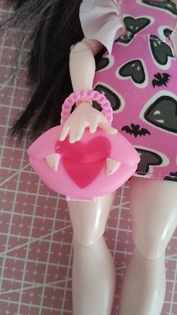  Beden Monster high