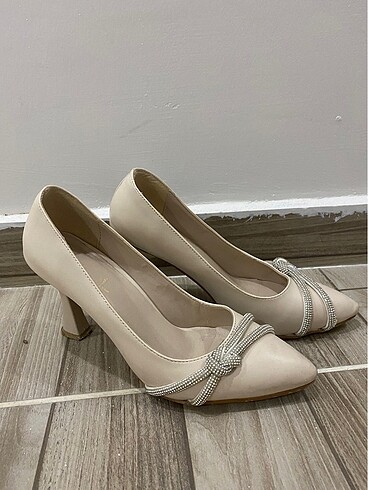 37 Beden Stiletto