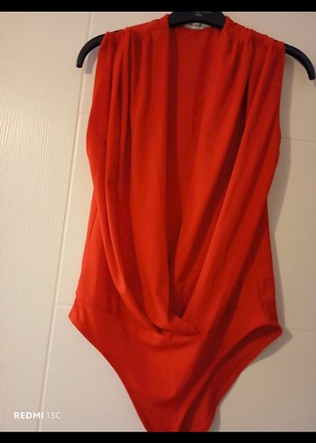 Zara markalı 
Kırmızı V Yaka Kolsuz Bluz - Görsel 2