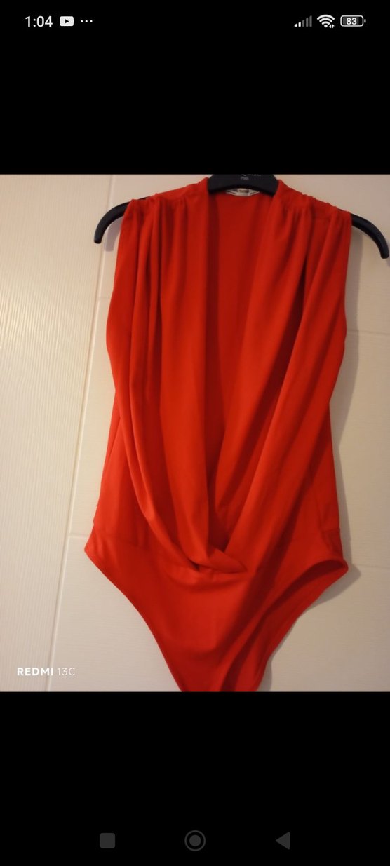 Zara markalı 
Kırmızı V Yaka Kolsuz Bluz - Görsel 2