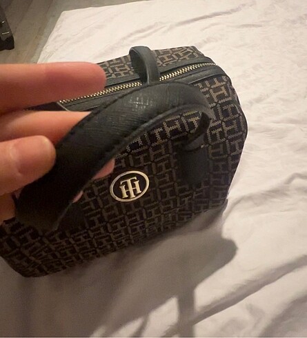 Beden Tommy hilfiger canta