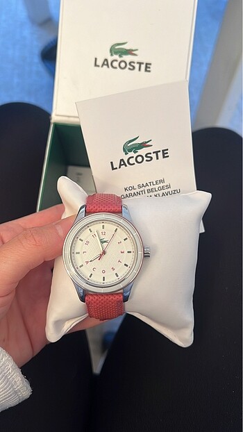 Lacoste saat