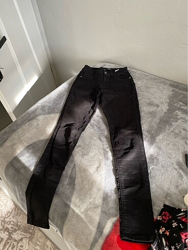 26 beden siyah jean