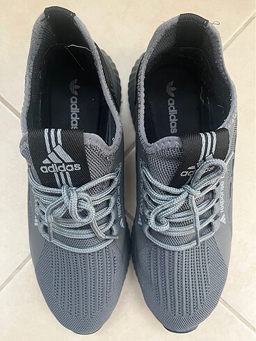 39 Beden Adidas yürüyüş ayakkabısı