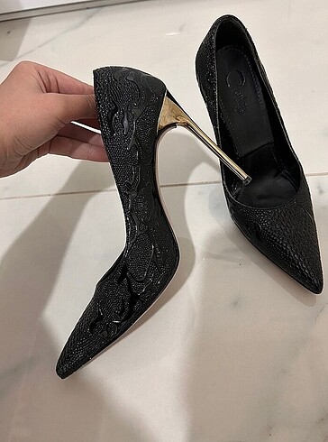 38 Beden Yılan desenli gold detaylı topuklu stiletto