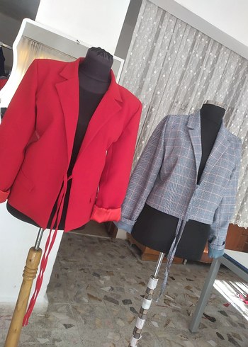 Kısa Kesim Düğmeli Kadın Blazer Ceket
