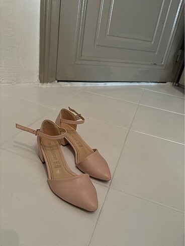 Pudra pembe kısa topuklu