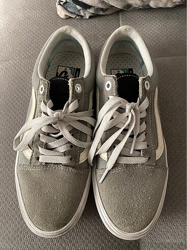 38 Beden gri vans