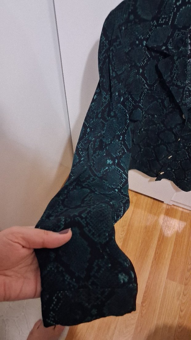 zara Düğmeli Yılan Desenli koyu yeşil Kadın Gömlek - Görsel 3