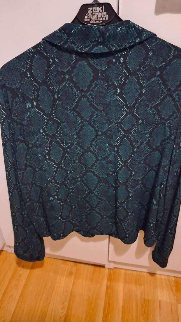 zara Düğmeli Yılan Desenli koyu yeşil Kadın Gömlek - Görsel 5