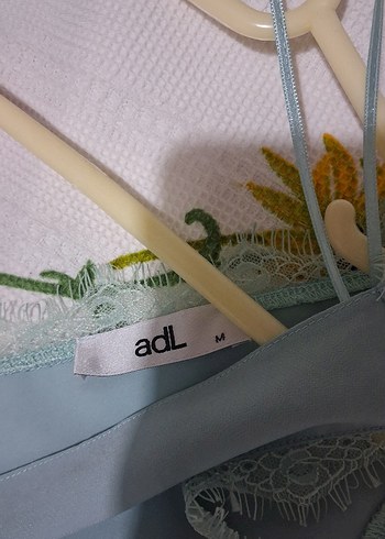 Turkuaz pamuklu V Yakalı Kolsuz Bluz - Görsel 7