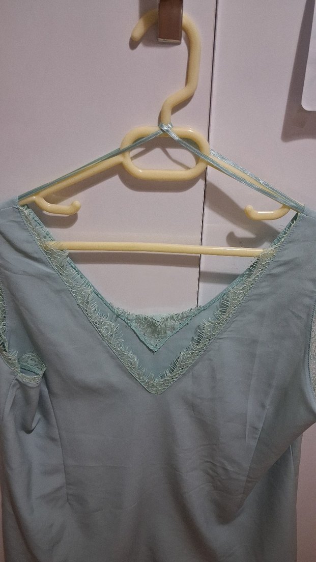 Turkuaz pamuklu V Yakalı Kolsuz Bluz - Görsel 5