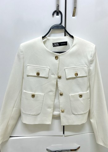 Düğmeli Beyaz Kadın Kısa Ceket - Görsel 2