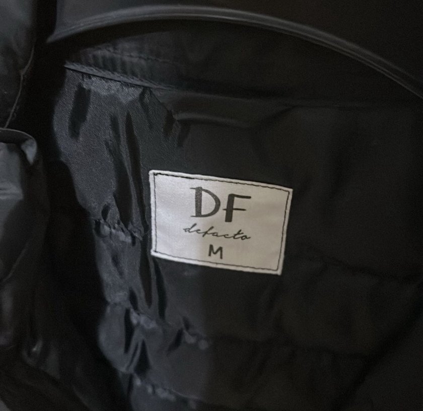 Siyah Fermuarlı Kadın Yelek - Görsel 2