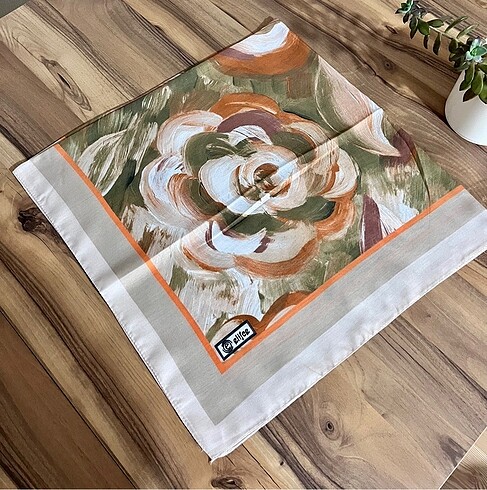 Çiçekli soft eşarp