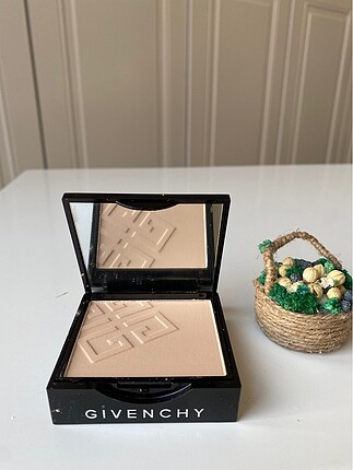 Givenchy pudra