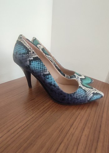 40 Beden Kadın Çok Renkli Yılan Desenli Stiletto