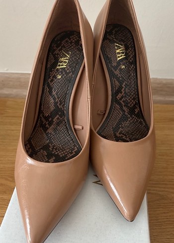 Bej Yılan Desenli Bağcıklı Stiletto Topuklu Kadın Ayakkabı
