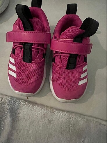 Adidas spor ayakkabı